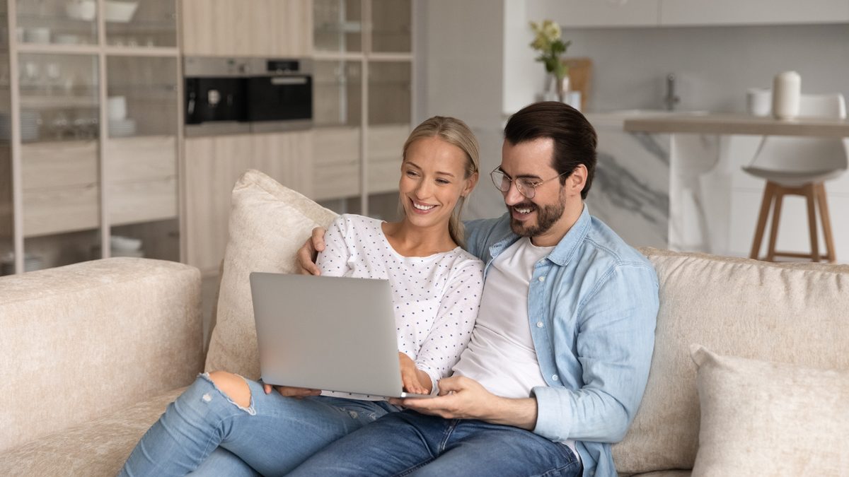 SET(M) application form ILR guide A couple at home completing the SET(M) form for indefinite leave to remain as a partner on a laptop.